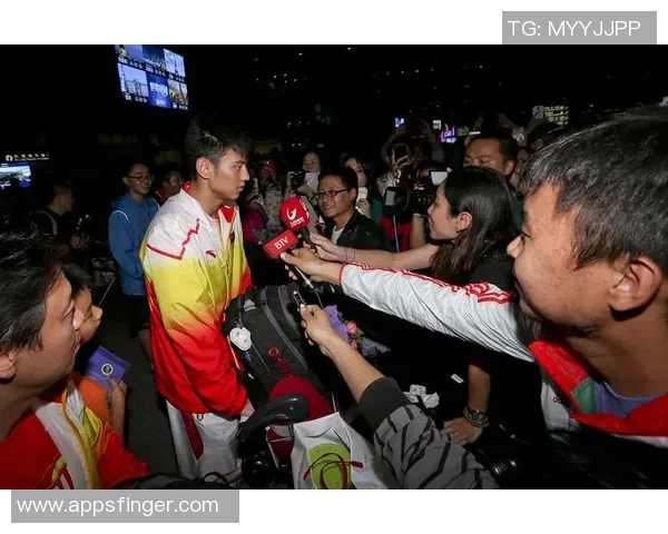 电竞主场文化的魅力：粉丝助威如潮水般涌动的胜利之声