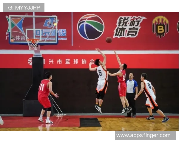 团结一心勇攀高峰我们是英雄联盟赛场上的无敌冠军团队